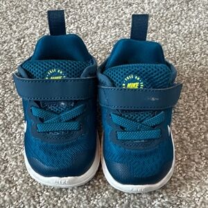 Nike Kids Teal and White Sneakers 3C